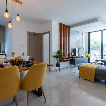 Apartman Flair - 1-bedroom & Balcony In *