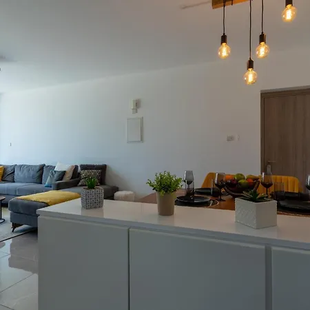 Flair - 1-bedroom & Balcony In *