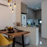 Flair - 1-bedroom & Balcony In アパート ラルナカ