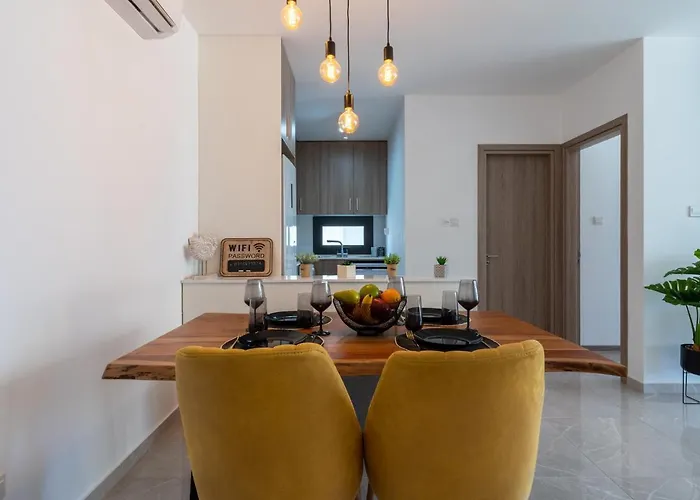 Apartment Flair - 1-bedroom & Balcony In