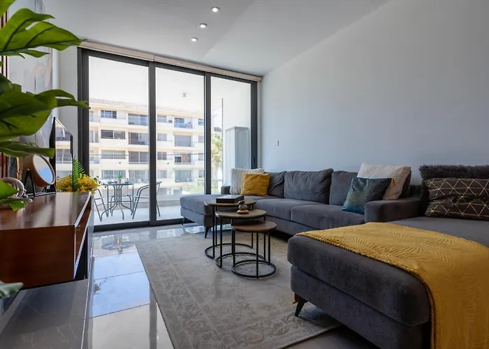 Apartment Flair - 1-bedroom & Balcony In