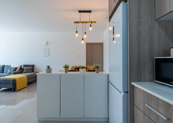 Flair - 1-bedroom & Balcony In Ларнака