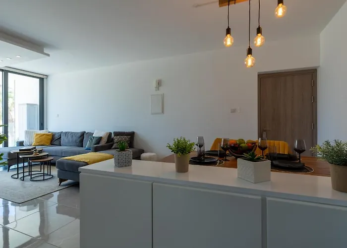 Flair - 1-bedroom & Balcony In *