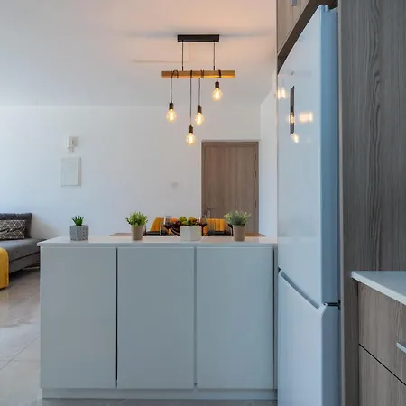 Flair - 1-bedroom & Balcony In Larnaca