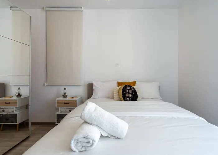 Flair - 1-bedroom & Balcony In * Ларнака