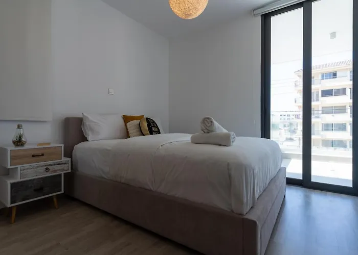 Flair - 1-bedroom & Balcony In * Ларнака