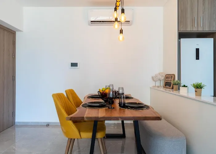 Flair - 1-bedroom & Balcony In Ларнака